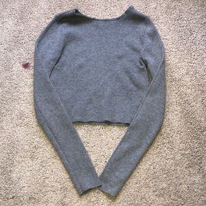 gray cropped long sleeve tee 🖤